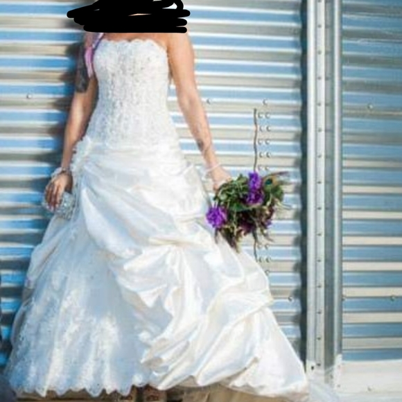 Maggie Sottero 'Perla' Gown - Picture 4 of 4